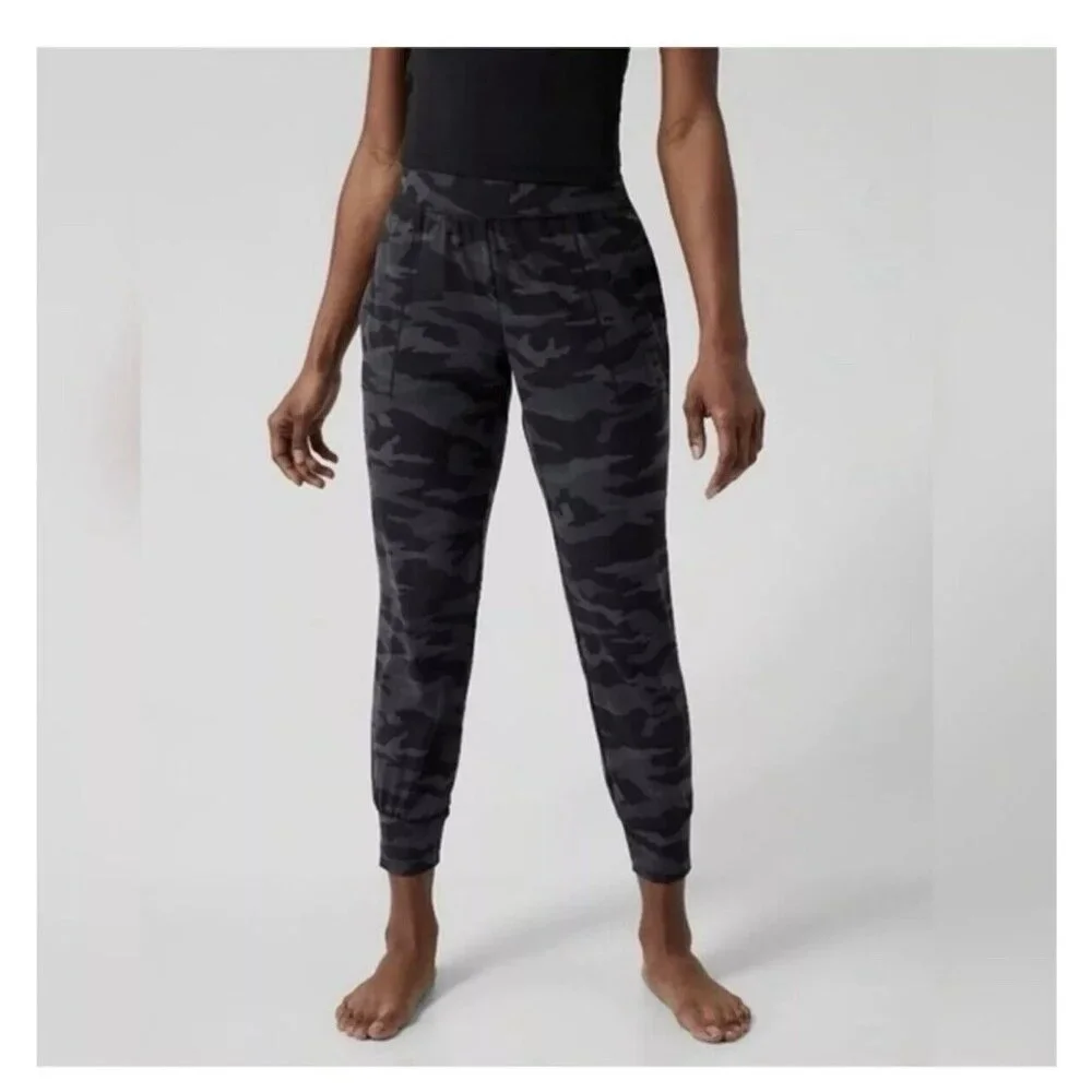 Athleta Womens Salutation‎ Jogger Camo Size Small Pull On Travel Commute Stretch